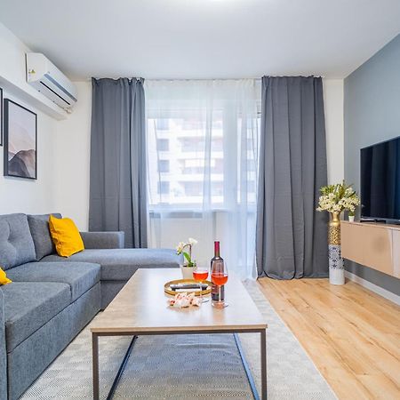 Spacious Newly Renovated 2Br Apartments With Balcony Boekarest Buitenkant foto