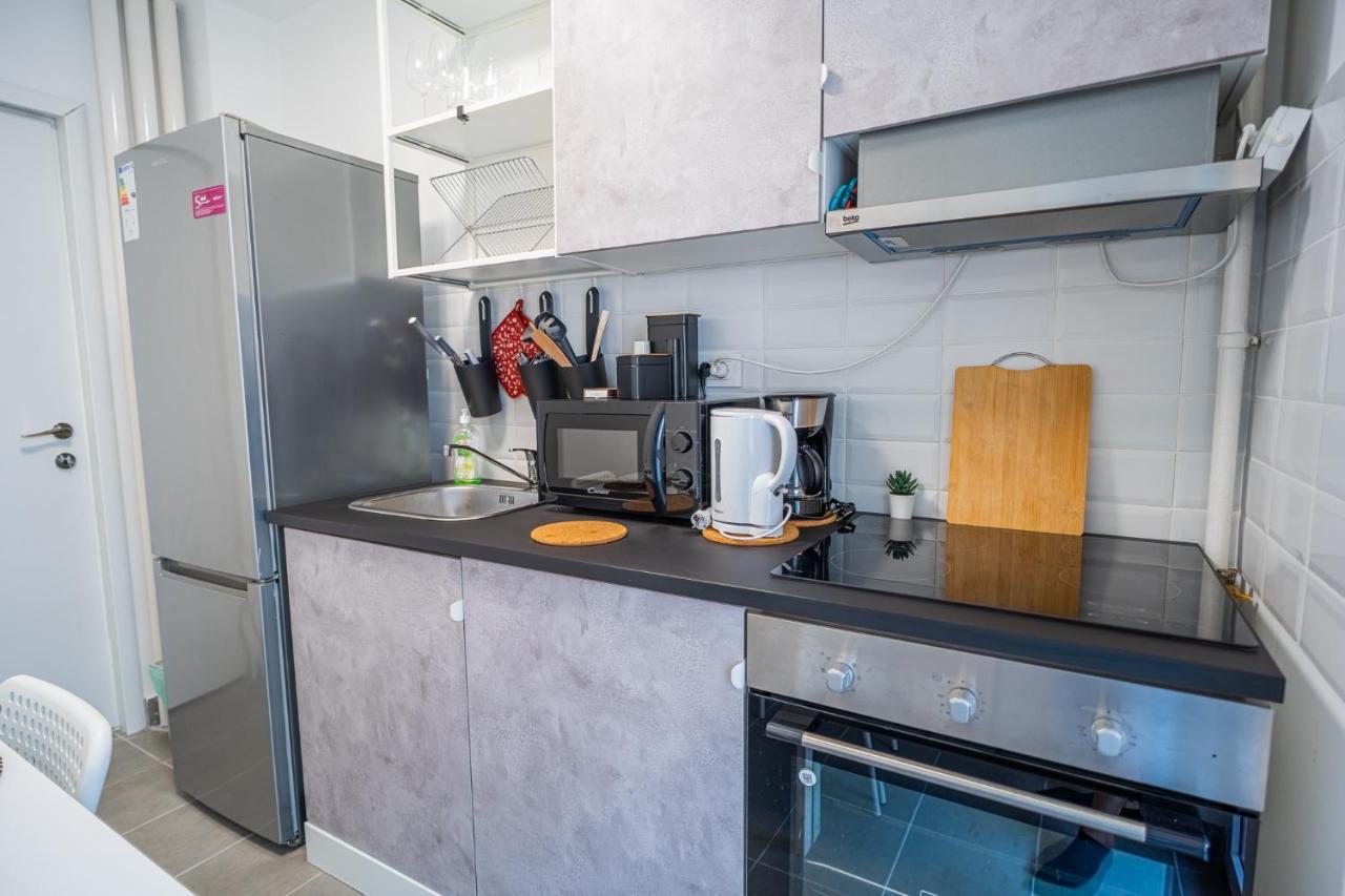 Spacious Newly Renovated 2Br Apartments With Balcony Boekarest Buitenkant foto