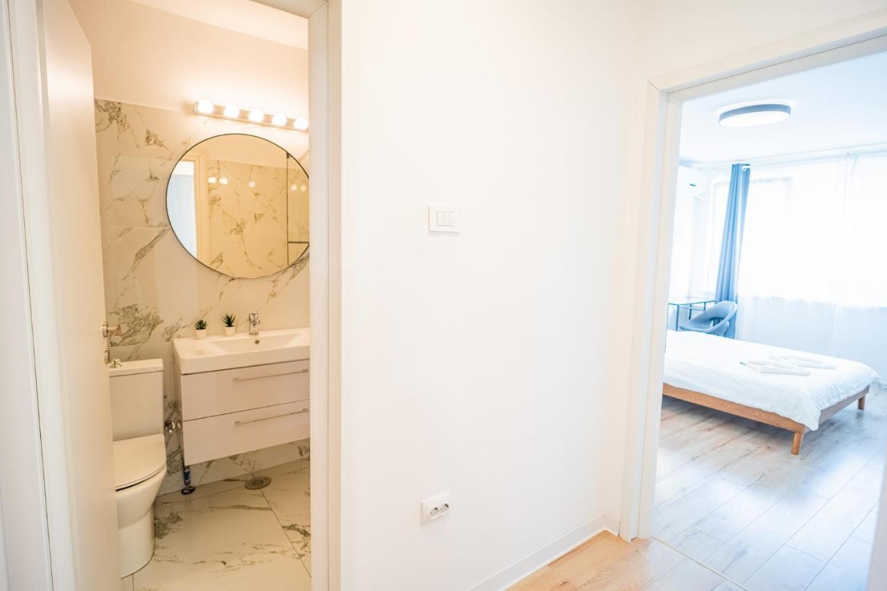 Spacious Newly Renovated 2Br Apartments With Balcony Boekarest Buitenkant foto