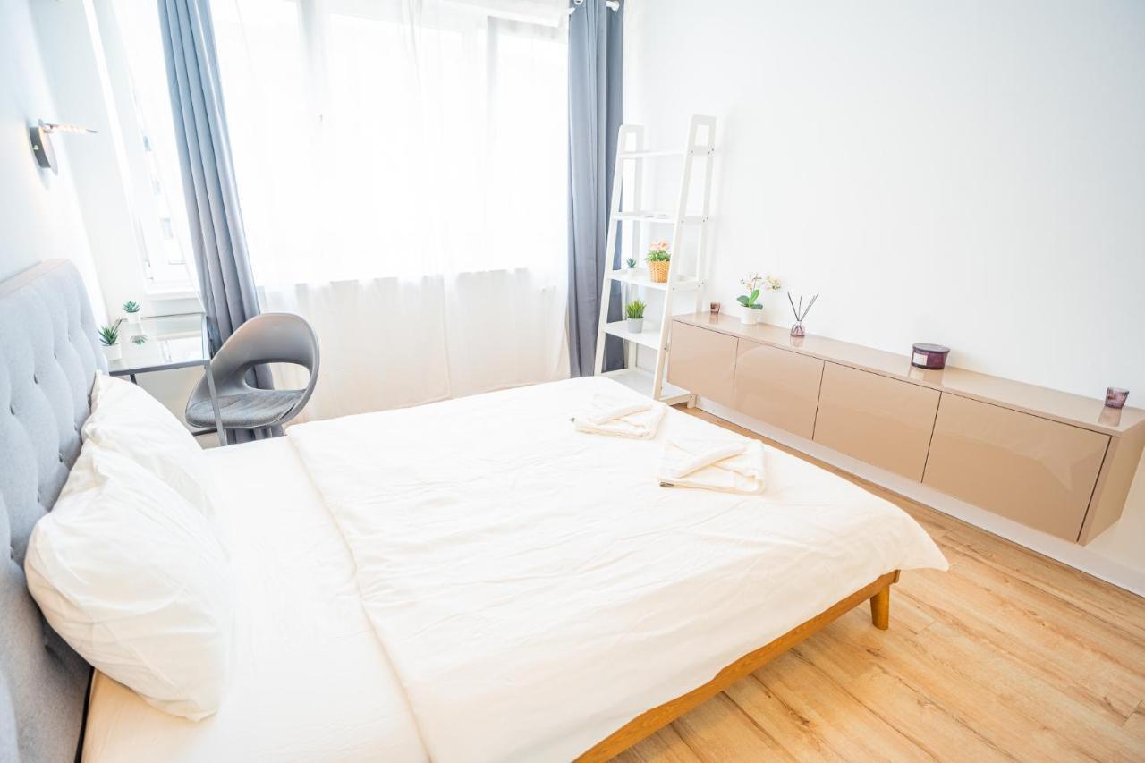 Spacious Newly Renovated 2Br Apartments With Balcony Boekarest Buitenkant foto