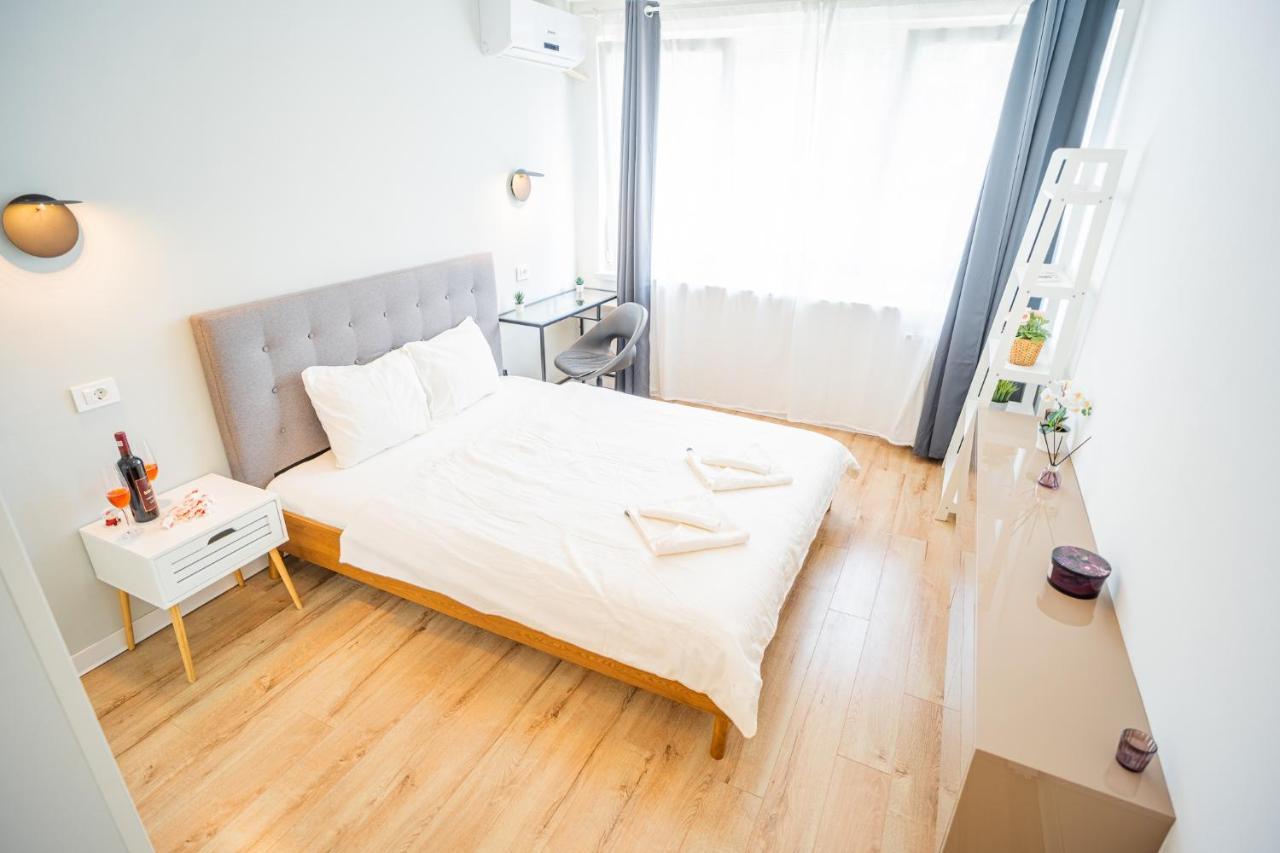 Spacious Newly Renovated 2Br Apartments With Balcony Boekarest Buitenkant foto