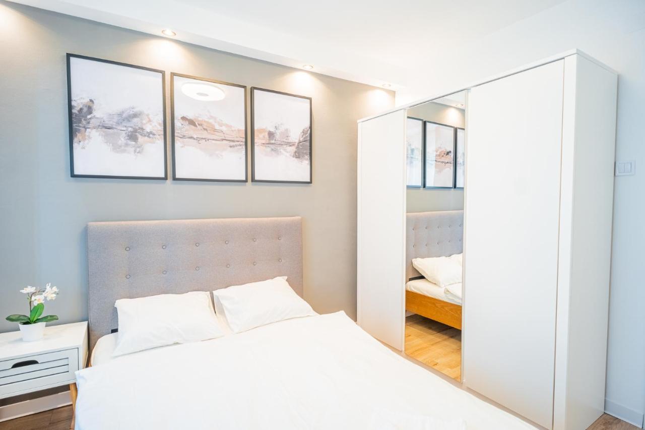 Spacious Newly Renovated 2Br Apartments With Balcony Boekarest Buitenkant foto