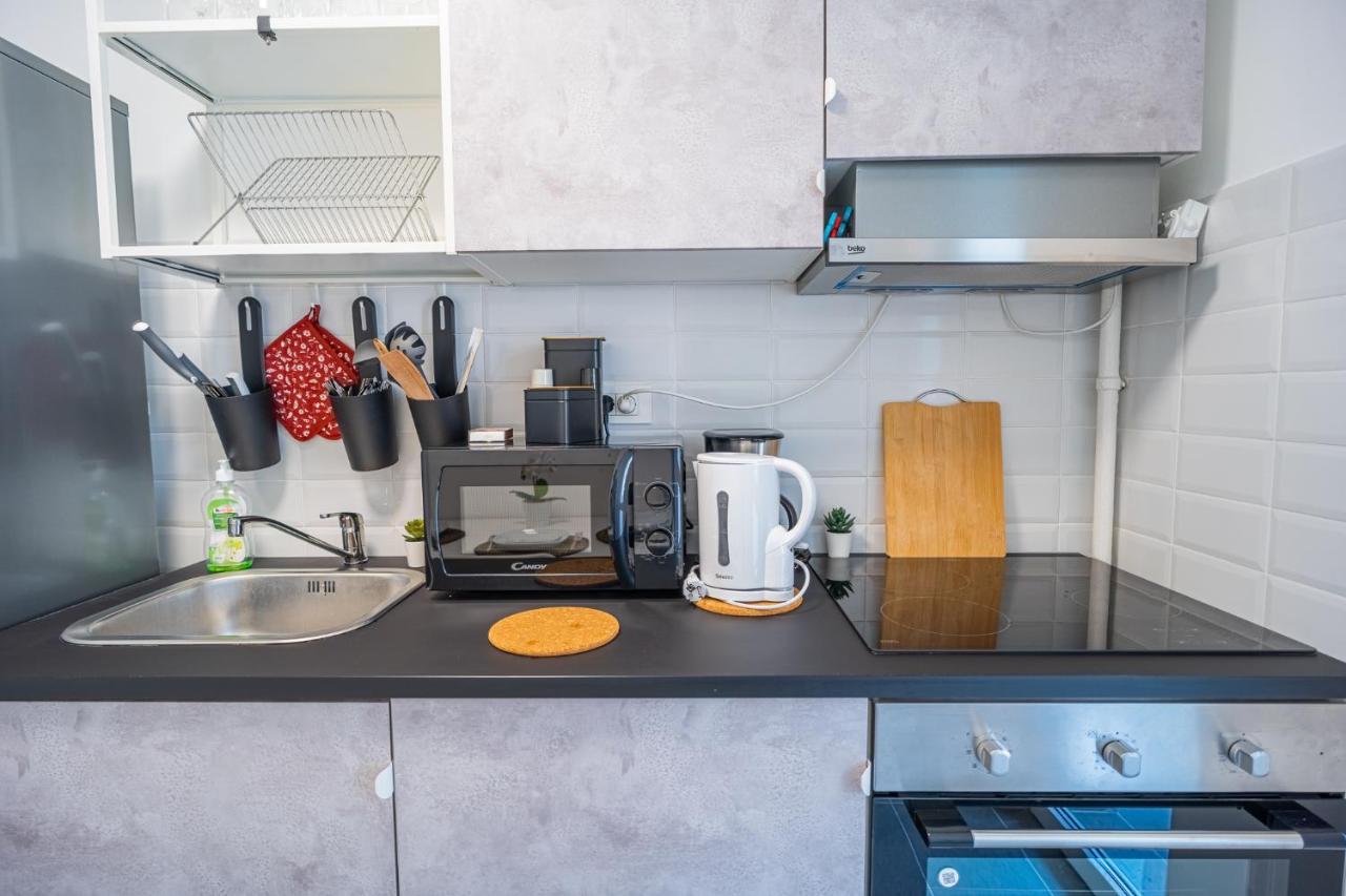 Spacious Newly Renovated 2Br Apartments With Balcony Boekarest Buitenkant foto