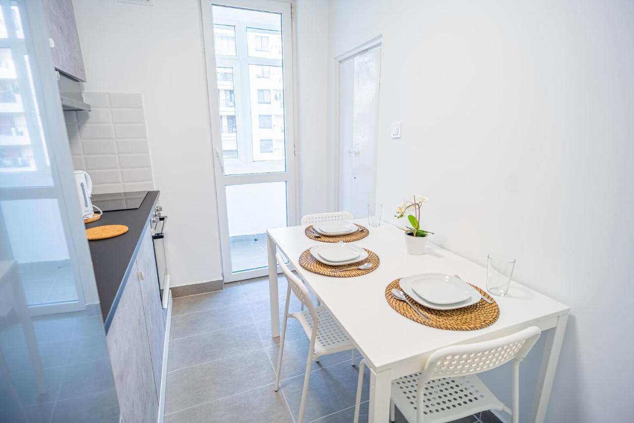 Spacious Newly Renovated 2Br Apartments With Balcony Boekarest Buitenkant foto