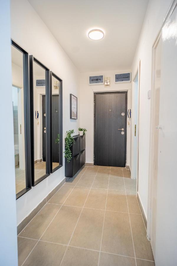 Spacious Newly Renovated 2Br Apartments With Balcony Boekarest Buitenkant foto
