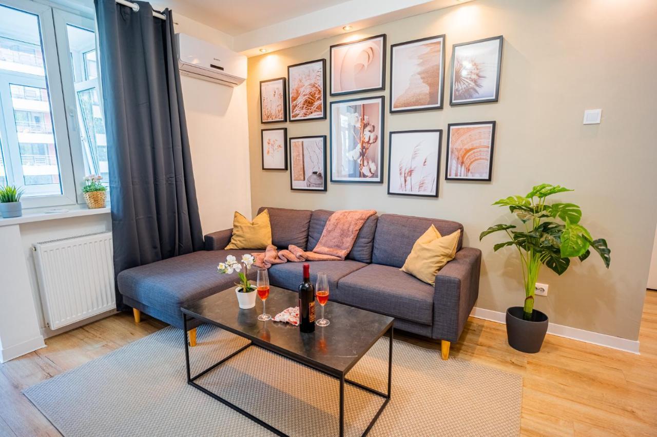 Spacious Newly Renovated 2Br Apartments With Balcony Boekarest Buitenkant foto