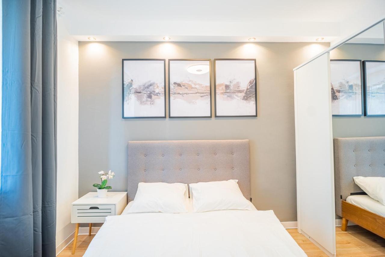 Spacious Newly Renovated 2Br Apartments With Balcony Boekarest Buitenkant foto