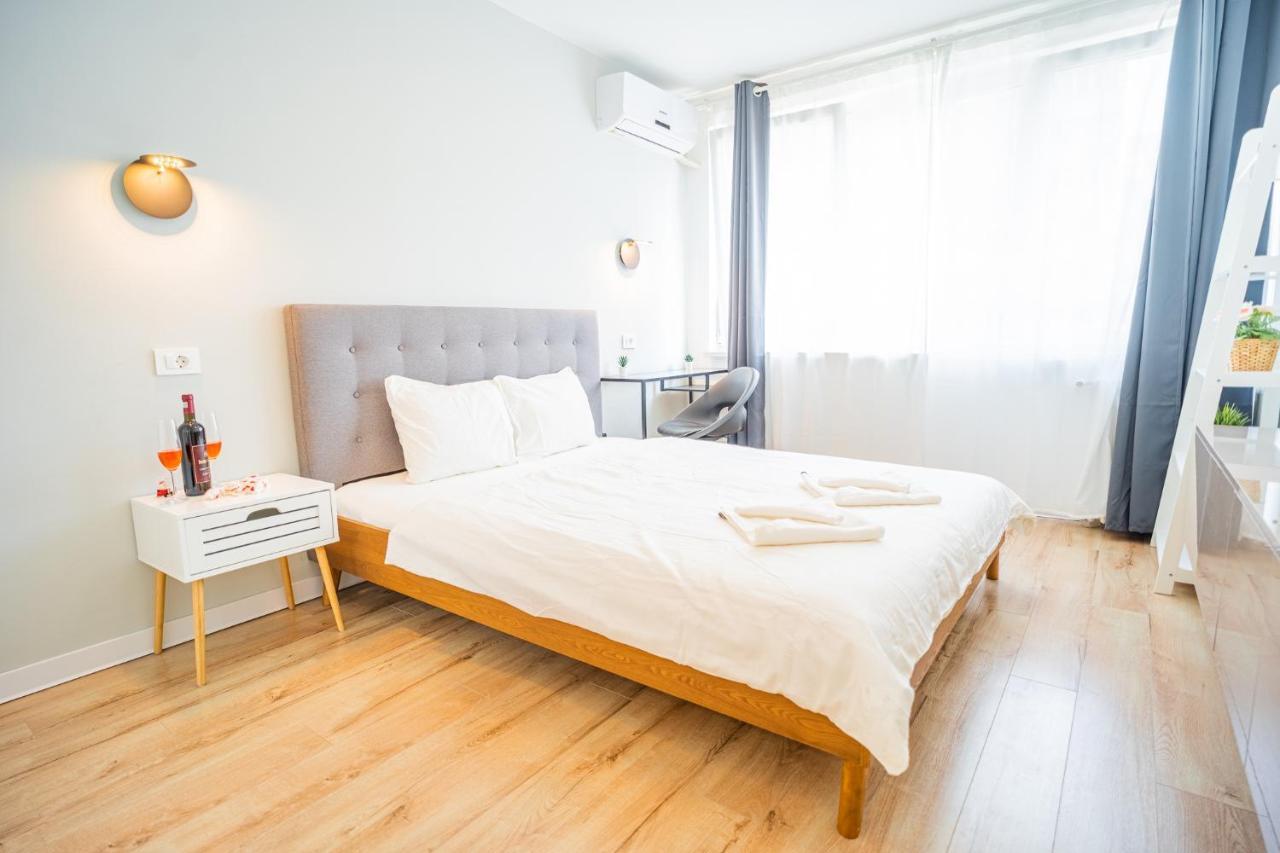 Spacious Newly Renovated 2Br Apartments With Balcony Boekarest Buitenkant foto