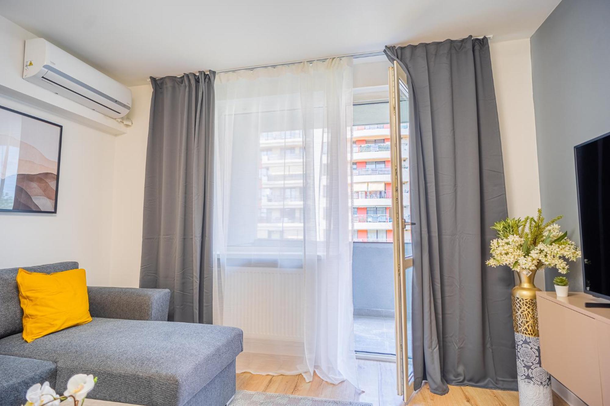 Spacious Newly Renovated 2Br Apartments With Balcony Boekarest Buitenkant foto