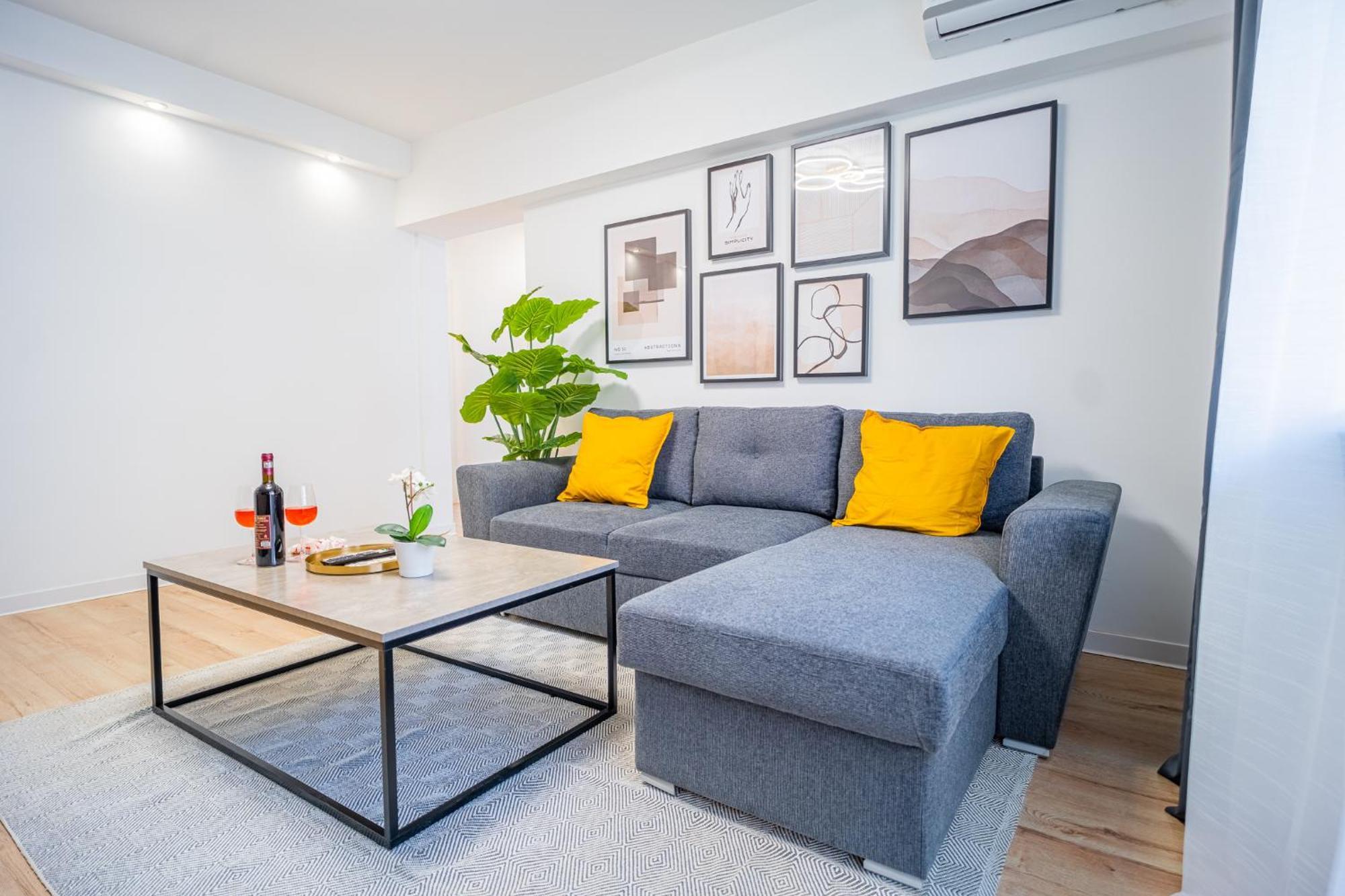 Spacious Newly Renovated 2Br Apartments With Balcony Boekarest Buitenkant foto