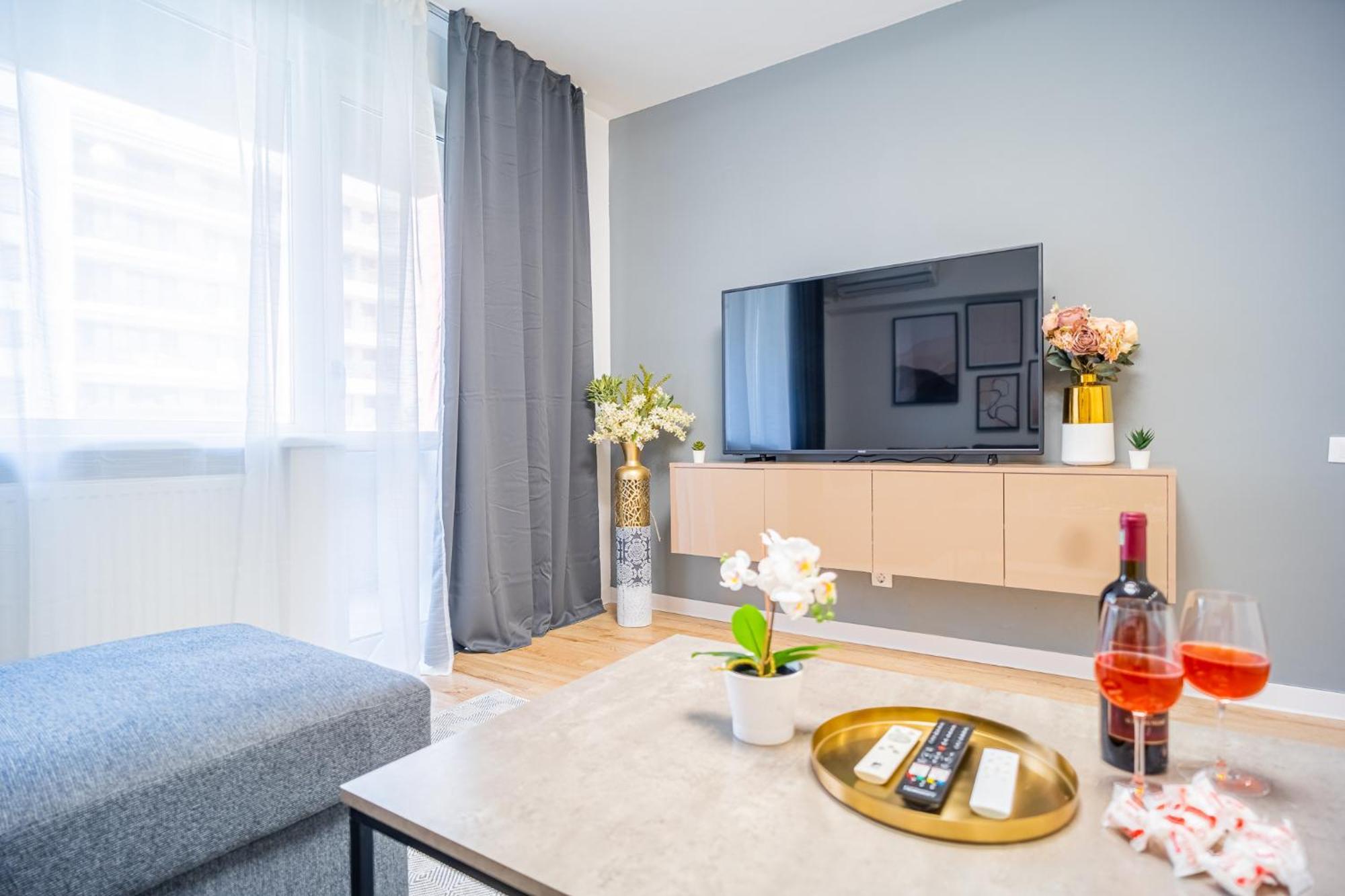 Spacious Newly Renovated 2Br Apartments With Balcony Boekarest Buitenkant foto