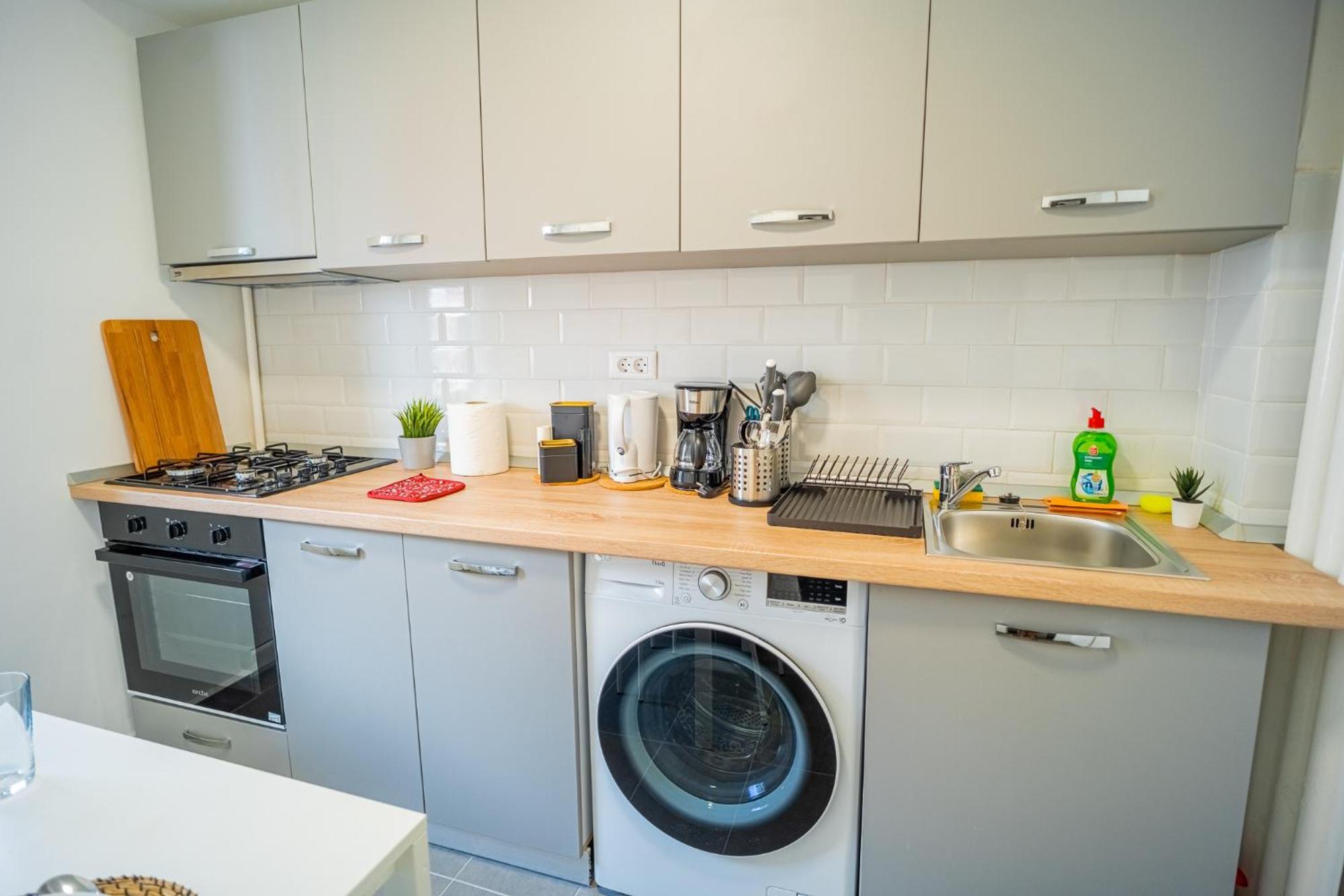 Spacious Newly Renovated 2Br Apartments With Balcony Boekarest Buitenkant foto