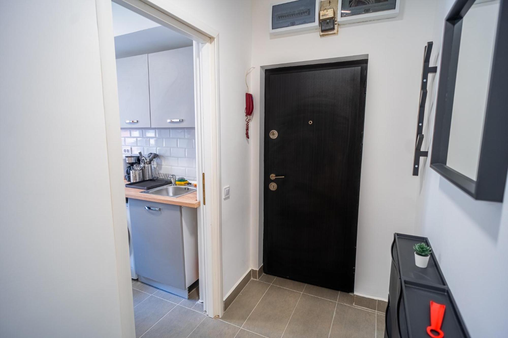 Spacious Newly Renovated 2Br Apartments With Balcony Boekarest Buitenkant foto