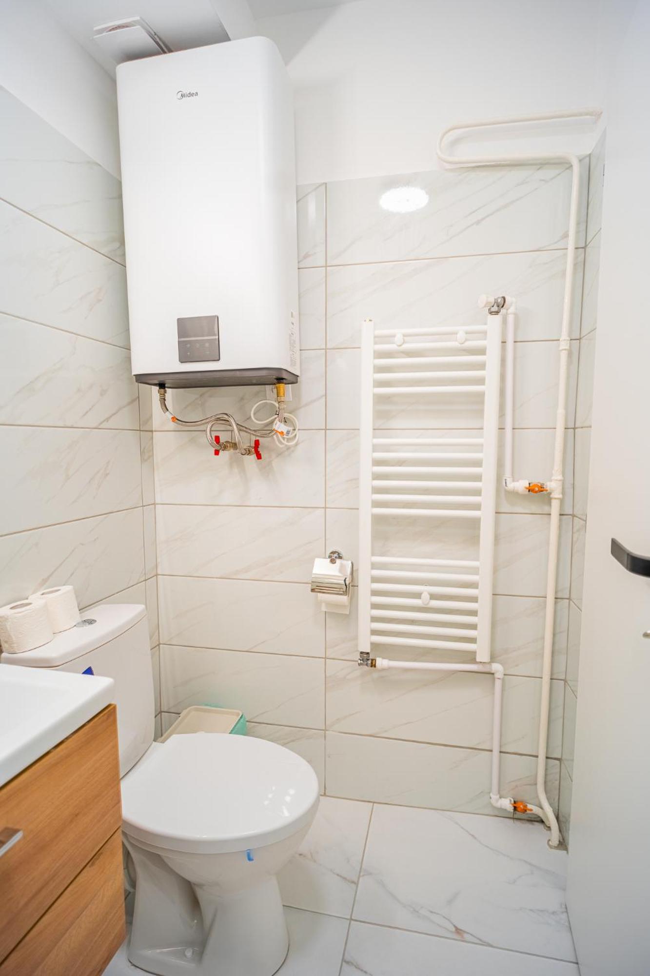 Spacious Newly Renovated 2Br Apartments With Balcony Boekarest Buitenkant foto