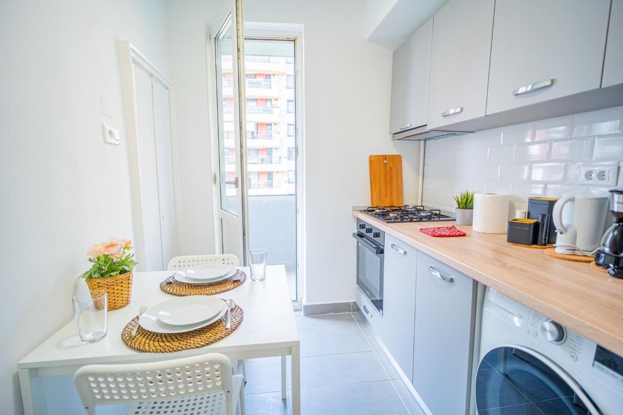 Spacious Newly Renovated 2Br Apartments With Balcony Boekarest Buitenkant foto