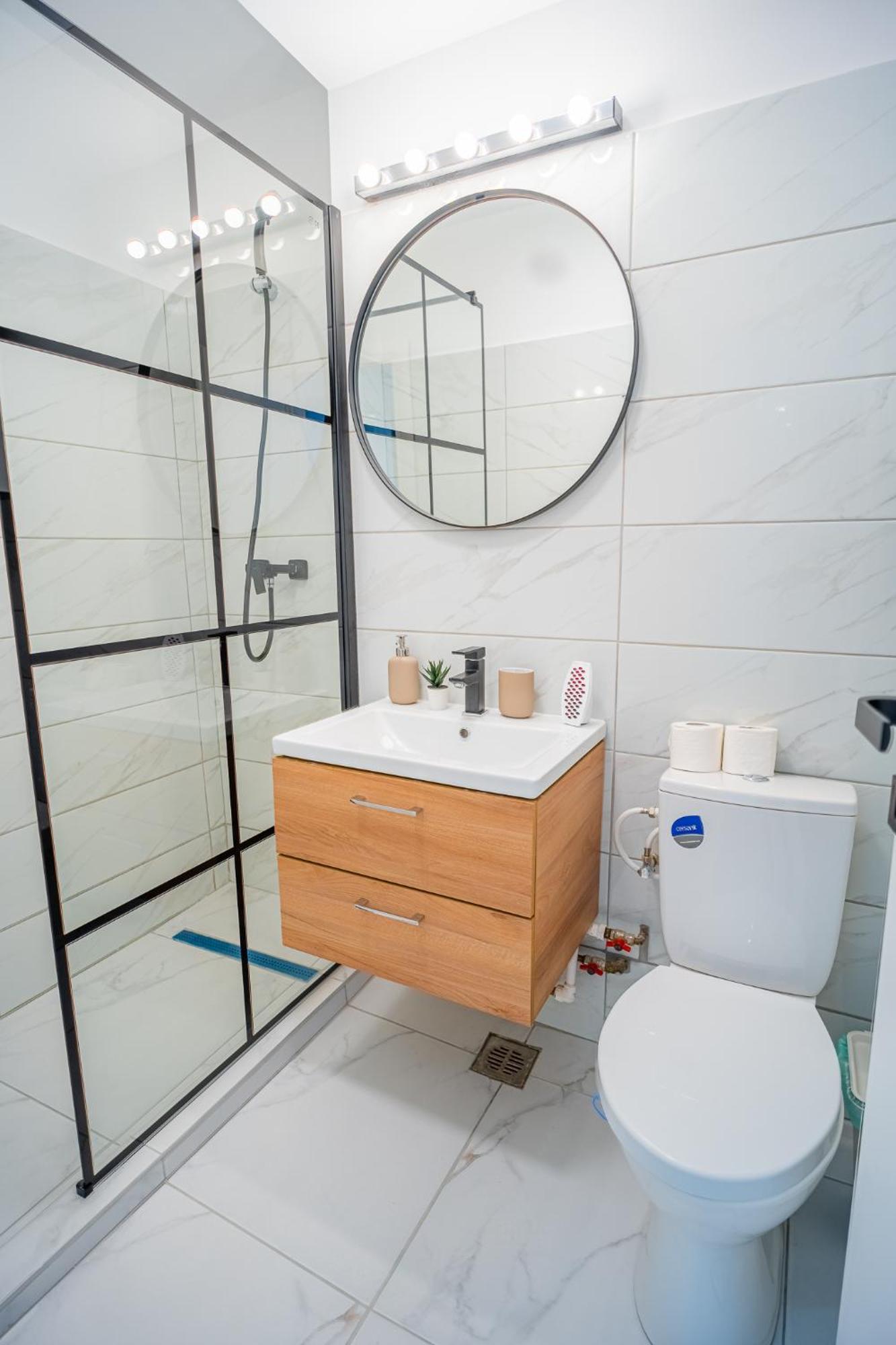 Spacious Newly Renovated 2Br Apartments With Balcony Boekarest Buitenkant foto